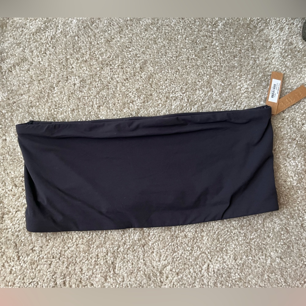 SKIMS Fits Everybody Bandeau in color Onyx 
size XL